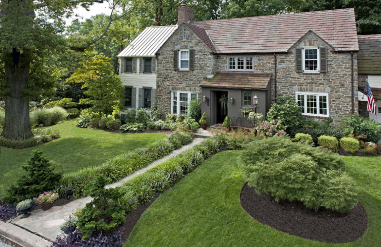 Designing Nature: How Lawn Maintenance Enhances Outdoor Living